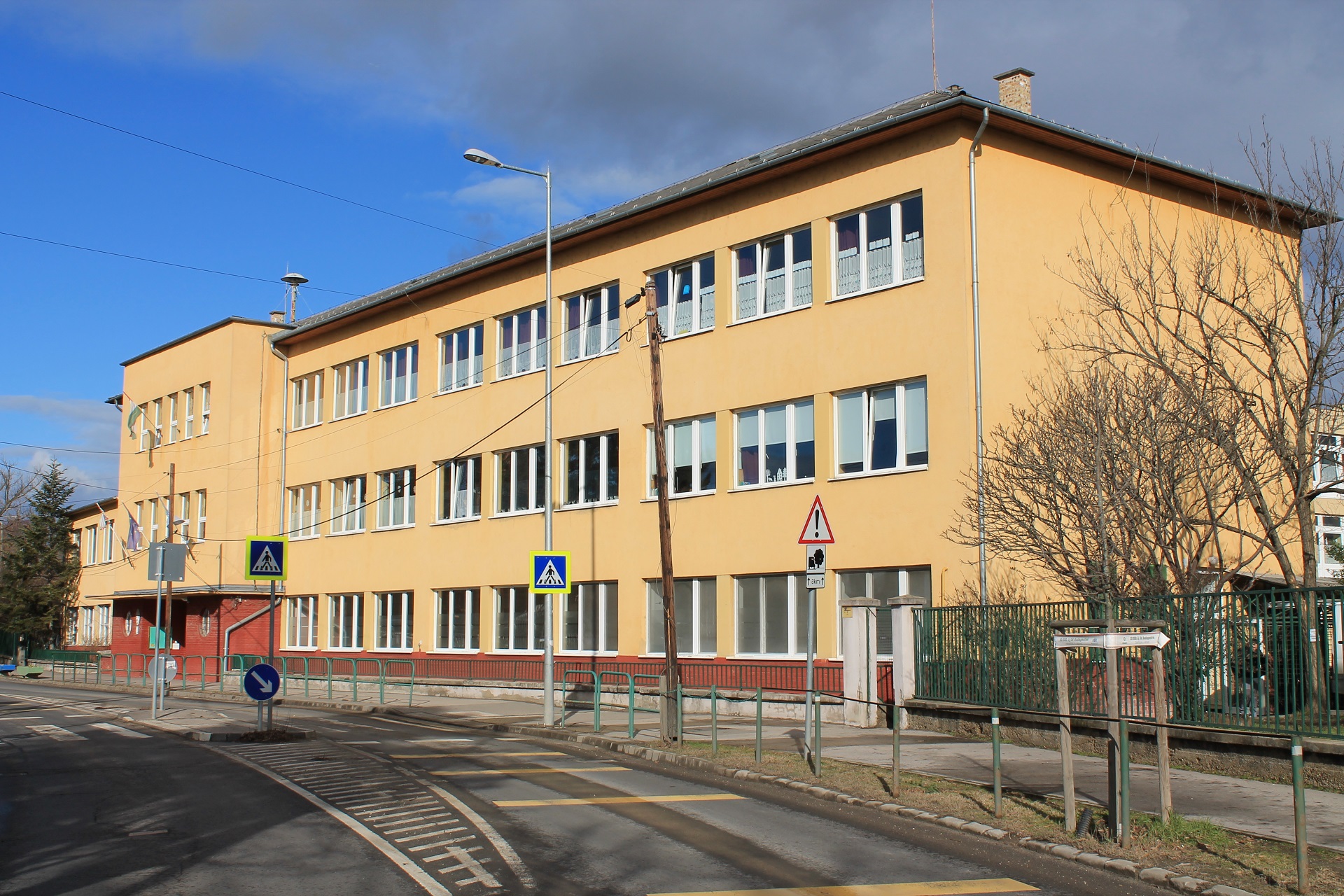Eotvos suli