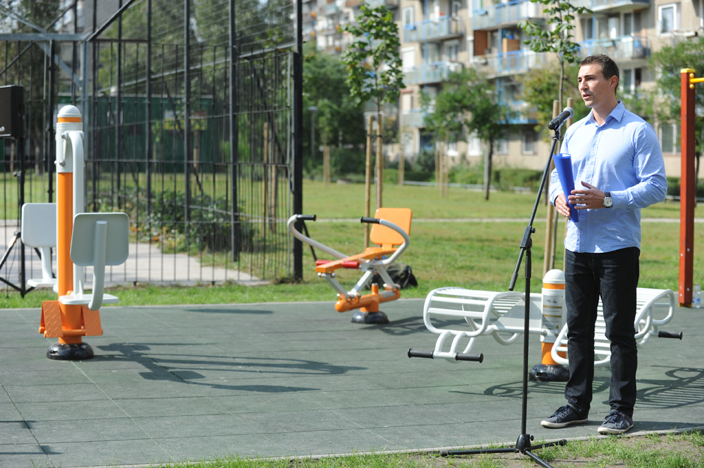 Szabadtéri fitneszpark nyílt az Ady lakótelepen