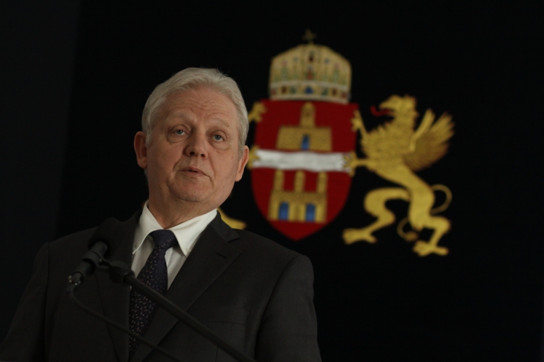 istvan_dij047
