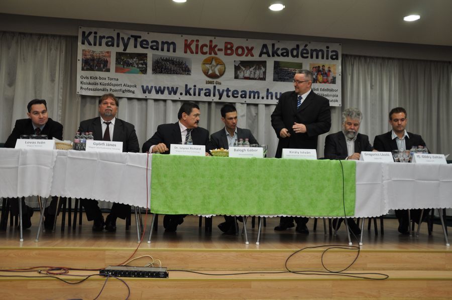 Kiralyteam_003