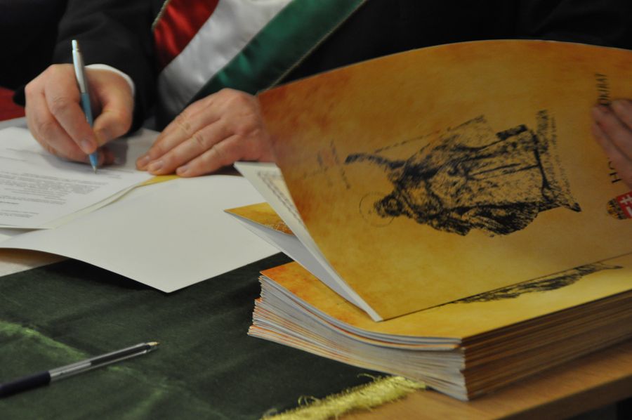 honositas_2012_majus_morovik_010