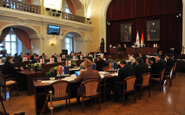 20120229_kozgyules_ulesterem