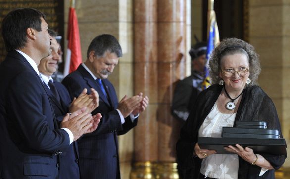 mti_jokai_anna_custom_586x363