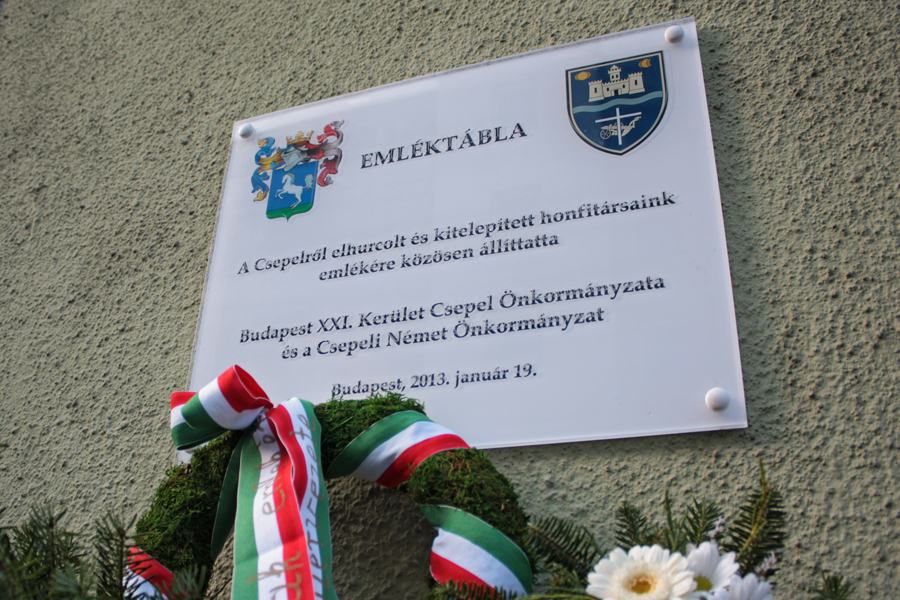 emlektabl4a