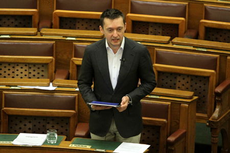 rogan_parlament