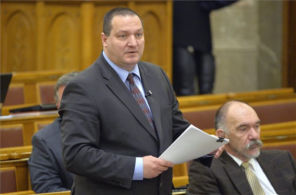 rezsi_parlament