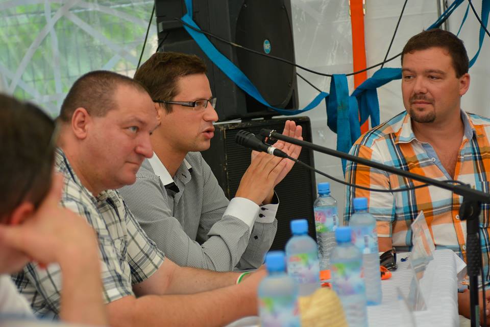 uj_kerekasztal