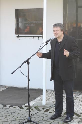 szikrataviro3