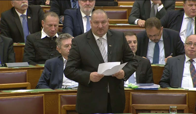 NSz Parlament 10 25 