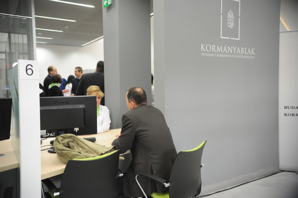 kormanyablak
