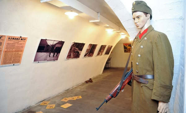 1944