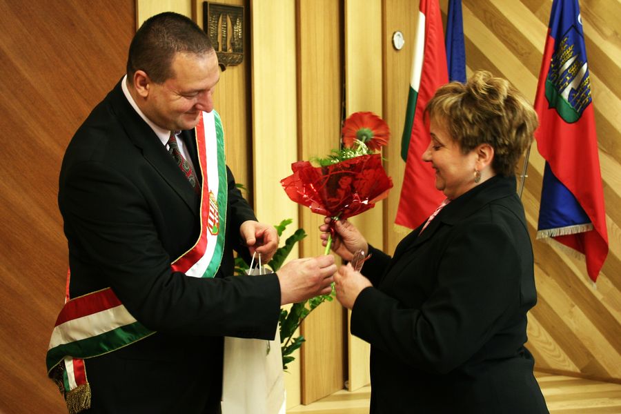 nemeth_sz_allampolgarsagi_esku_virag_atadas