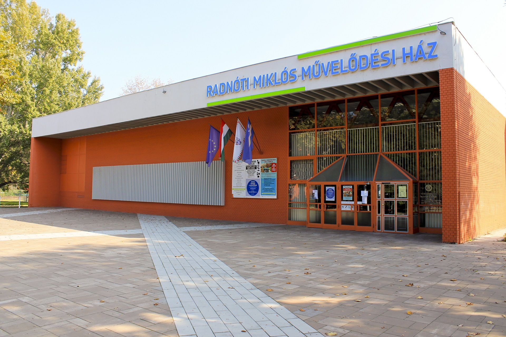 radnoti muvhaz